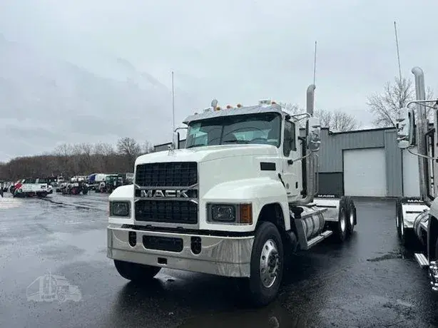 2025 MACK PINNACLE 64T
